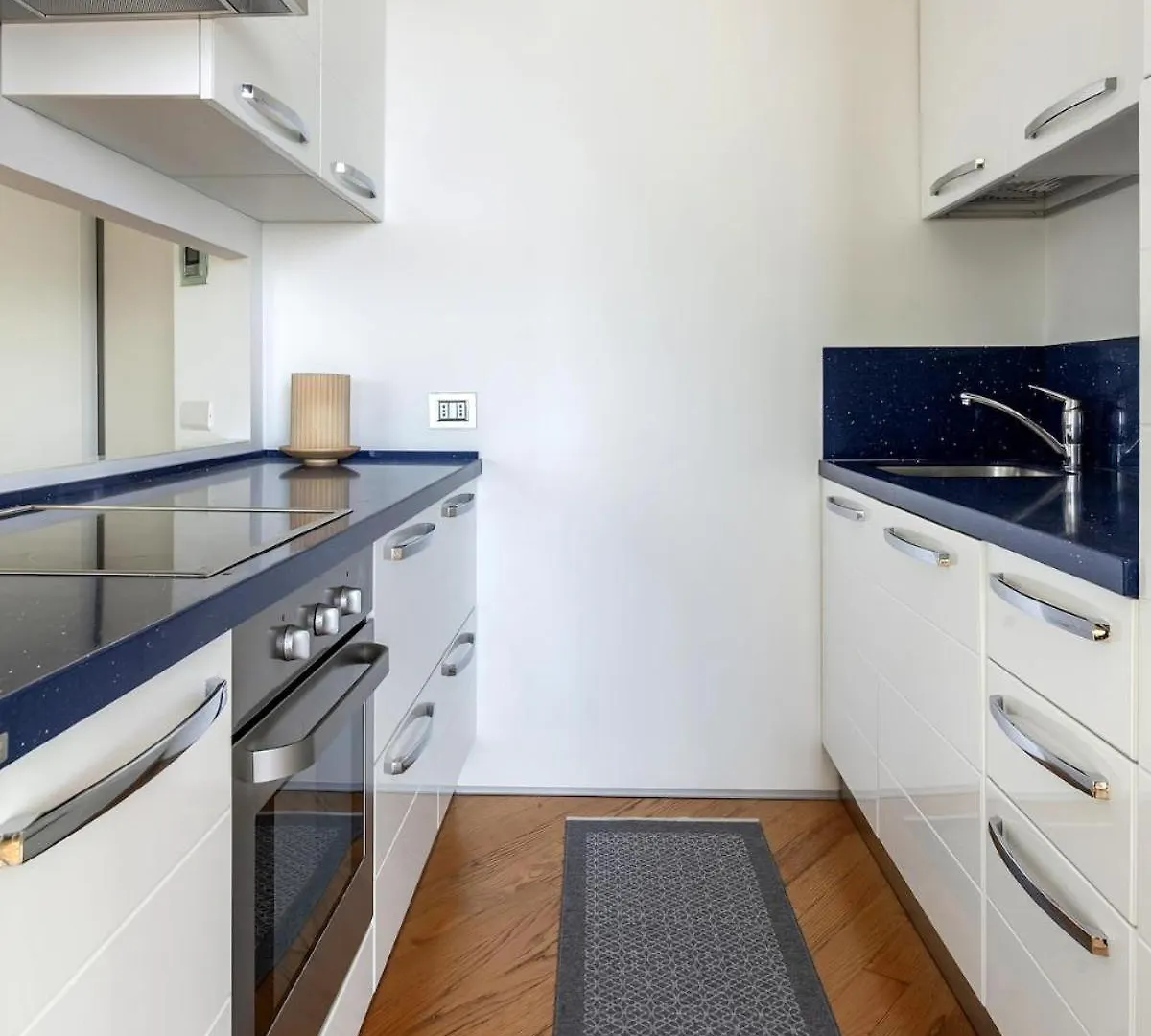 Apartment Enchanting Sea View, Beach Spot And Pool Lido di Jesolo Italy